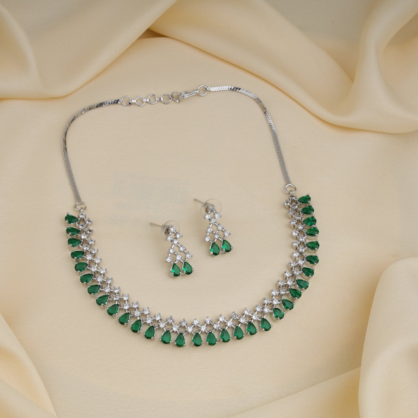Green Short Necklace