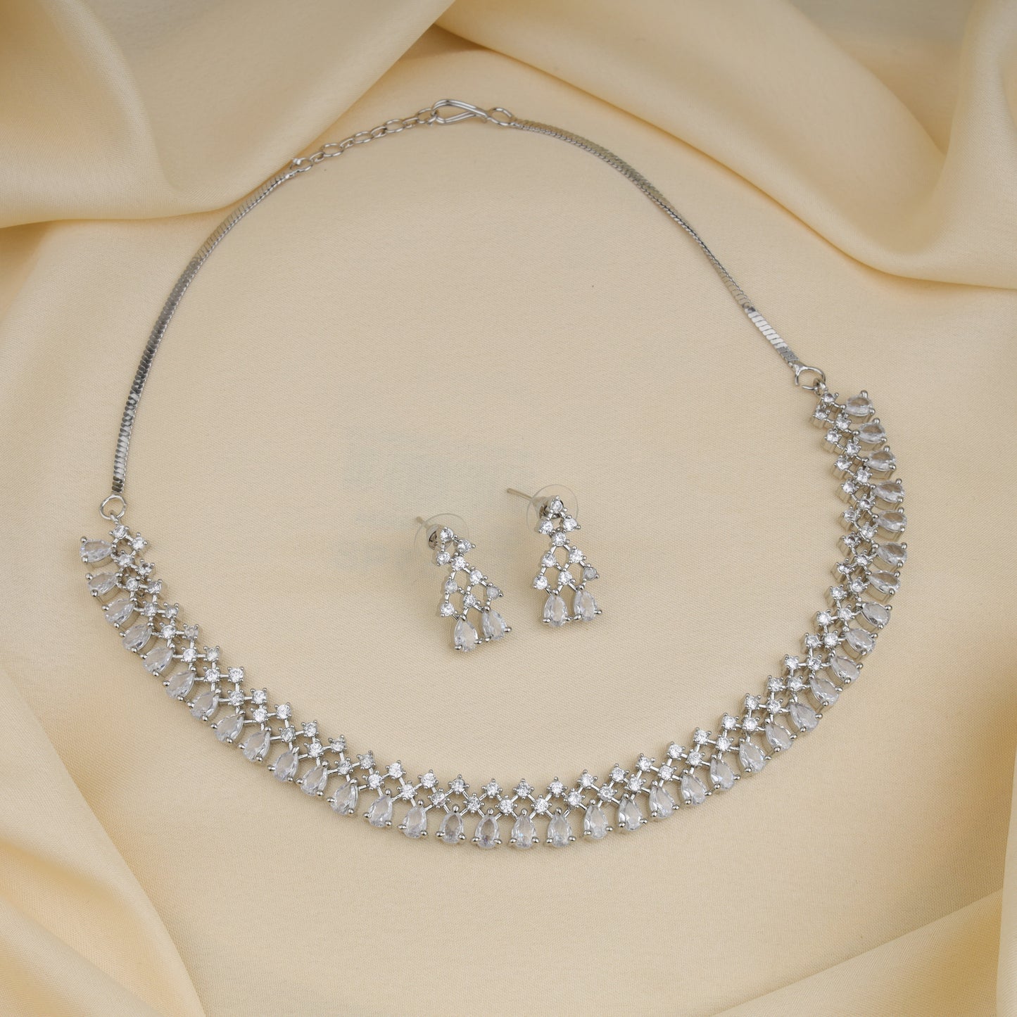 White Short Necklace