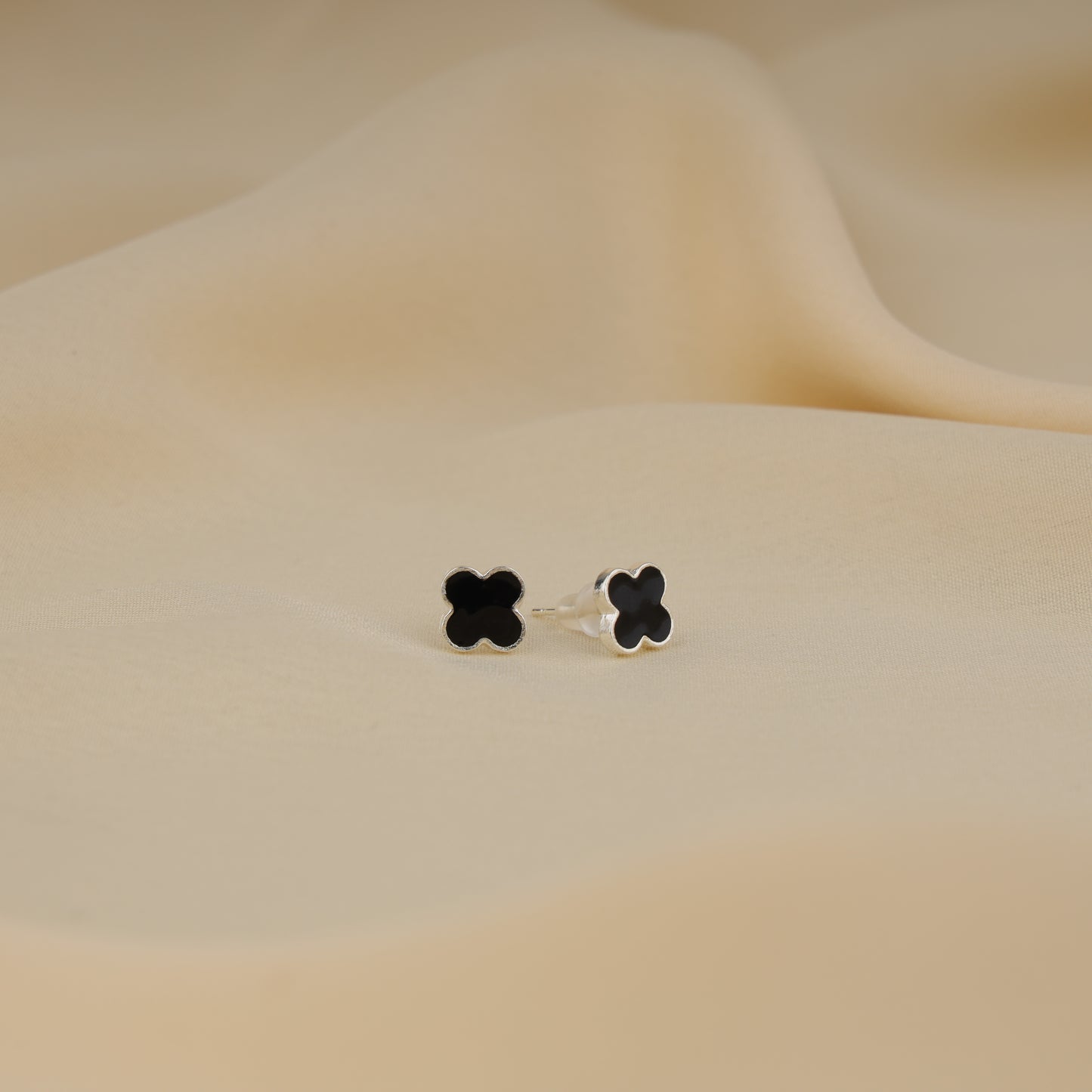 Motif Stud